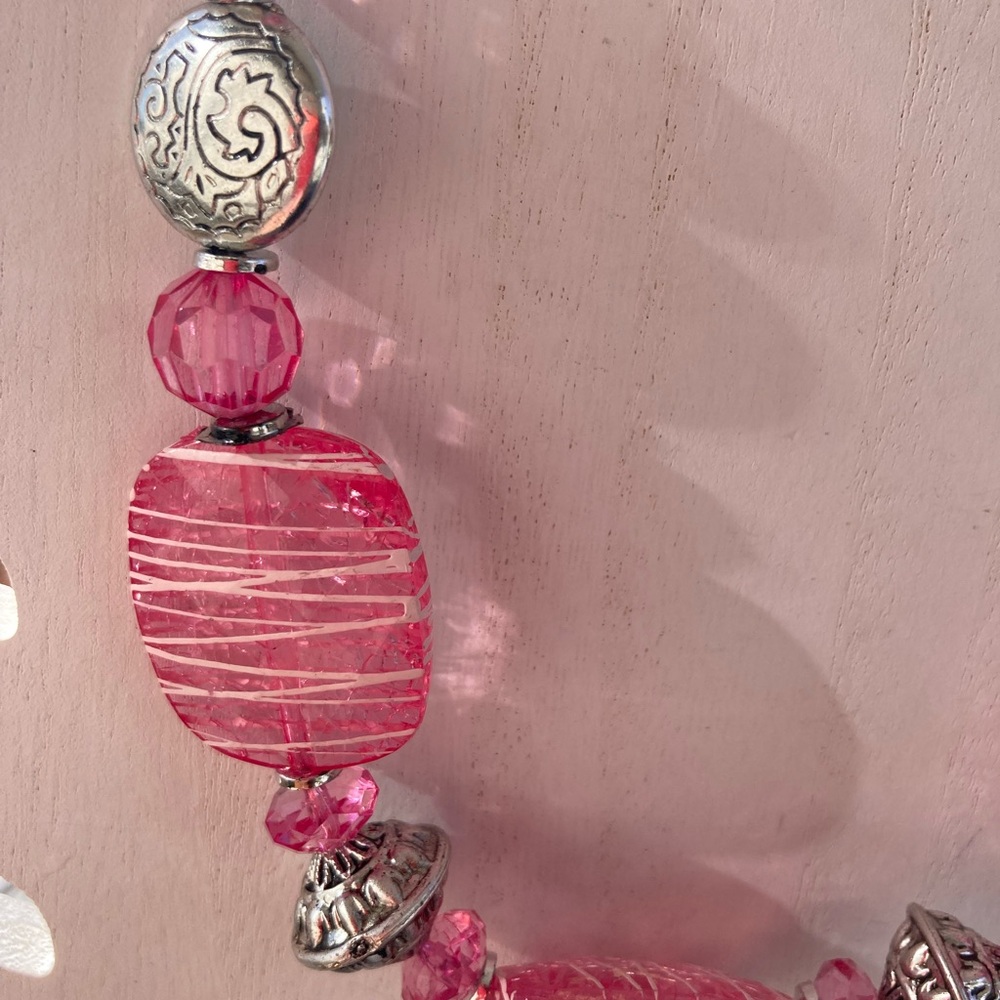 Pink Acrylic Bead Necklace Silvertone etched 21” - Picture 3 of 9